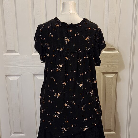 Buffalo David Bitton summery top w-lace detail on the sleeve & keyhole tie neck - Picture 3 of 3